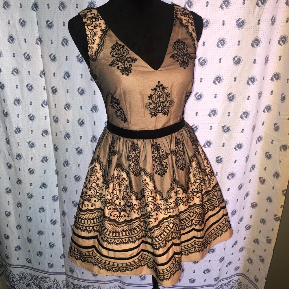 Bebe Dress - Picture 3 of 10